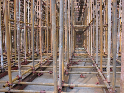 模板的支撐體系,搭的很不錯(cuò)