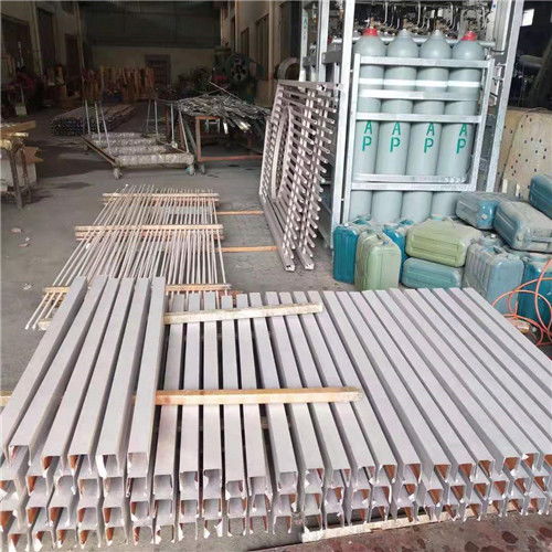 為什么越來越多人去選擇木紋鋁方通廠家